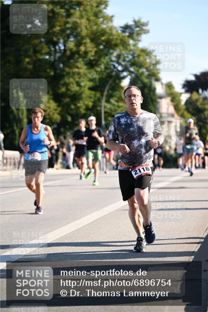 01.09.2024 - BARMER Alsterlauf Dr. Thomas Lammeyer http://msf.ph/oto/6896754 01.09.2024 09:35:04 Laufen 2116 meine-sportfotos.de