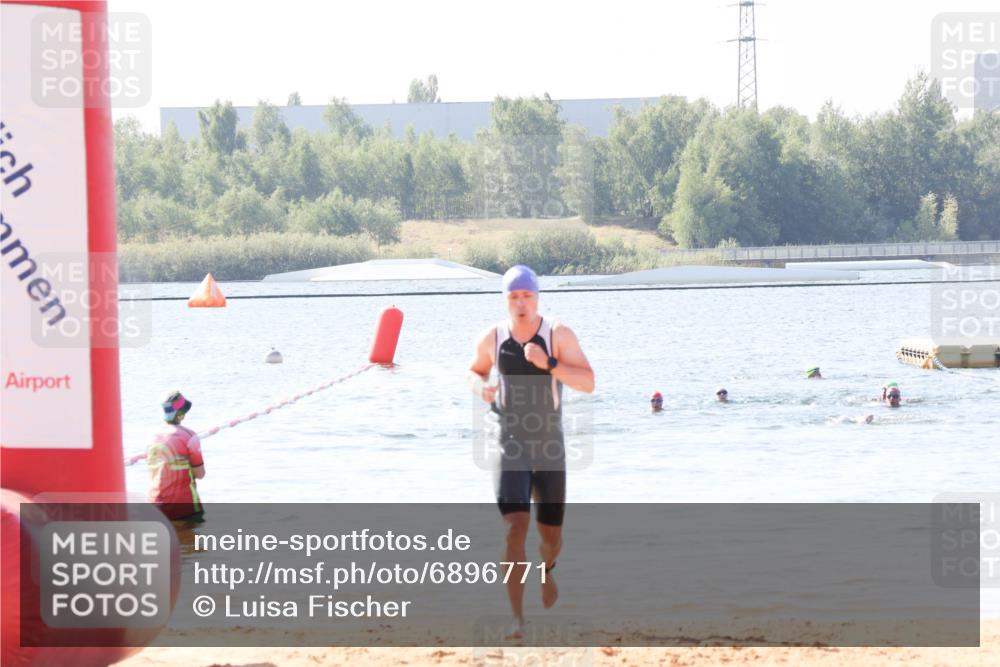01.09.2024 - 17. Tribühne Triathlon Luisa Fischer http://msf.ph/oto/6896771 01.09.2024 11:25:51 Schwimmen 483 meine-sportfotos.de