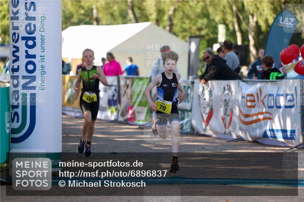 01.09.2024 - 17. Tribühne Triathlon Michael Strokosch http://msf.ph/oto/6896837 01.09.2024 09:50:09 Ziel 70, 92, 128 meine-sportfotos.de