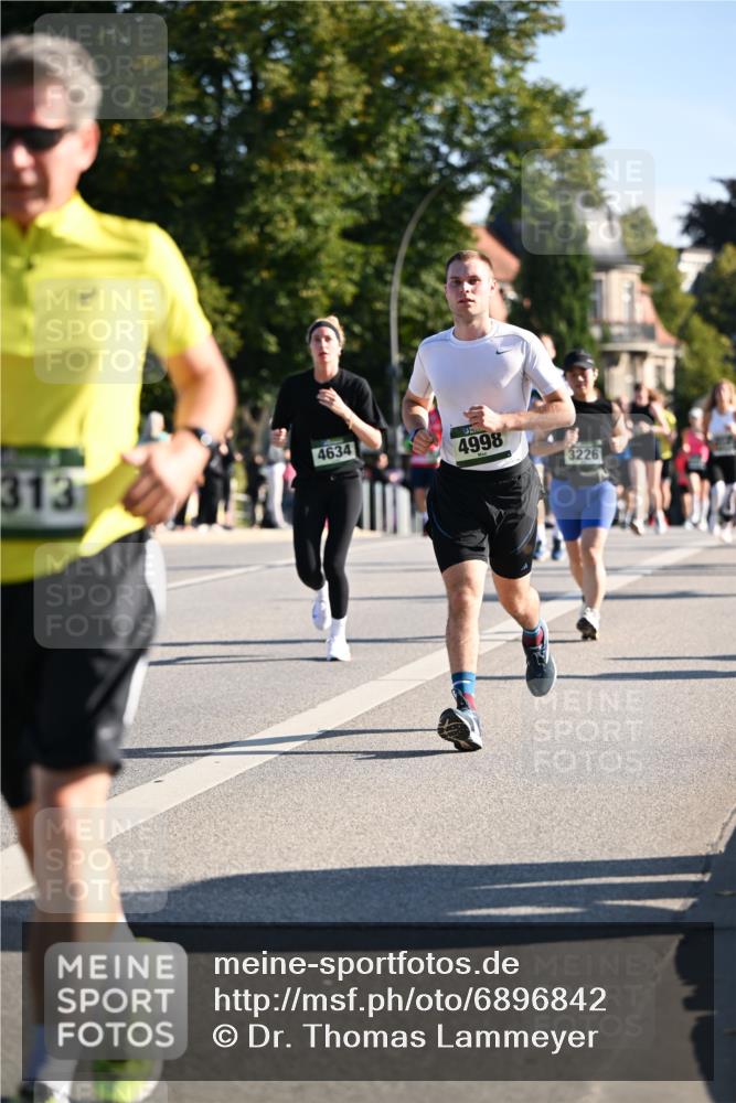 01.09.2024 - BARMER Alsterlauf Dr. Thomas Lammeyer http://msf.ph/oto/6896842 01.09.2024 09:35:11 Laufen 313, 4634, 4998, 3226 meine-sportfotos.de