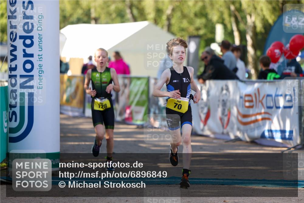 01.09.2024 - 17. Tribühne Triathlon Michael Strokosch http://msf.ph/oto/6896849 01.09.2024 09:50:10 Ziel 70, 92, 128 meine-sportfotos.de