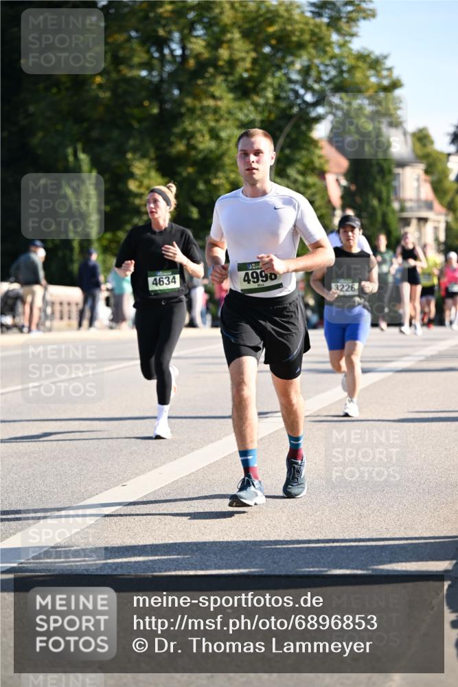 01.09.2024 - BARMER Alsterlauf Dr. Thomas Lammeyer http://msf.ph/oto/6896853 01.09.2024 09:35:12 Laufen 4634, 4998, 3226 meine-sportfotos.de