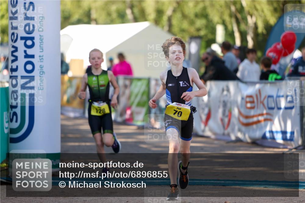 01.09.2024 - 17. Tribühne Triathlon Michael Strokosch http://msf.ph/oto/6896855 01.09.2024 09:50:10 Ziel 70, 92, 128 meine-sportfotos.de