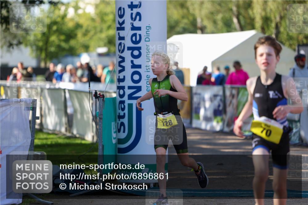 01.09.2024 - 17. Tribühne Triathlon Michael Strokosch http://msf.ph/oto/6896861 01.09.2024 09:50:11 Ziel 70, 113, 128 meine-sportfotos.de
