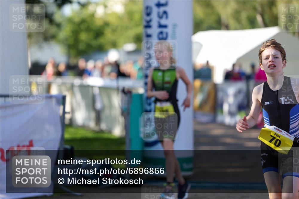01.09.2024 - 17. Tribühne Triathlon Michael Strokosch http://msf.ph/oto/6896866 01.09.2024 09:50:11 Ziel 70, 113, 128 meine-sportfotos.de