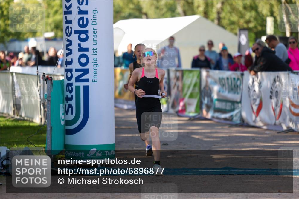 01.09.2024 - 17. Tribühne Triathlon Michael Strokosch http://msf.ph/oto/6896877 01.09.2024 09:50:17 Ziel 77, 104, 113 meine-sportfotos.de