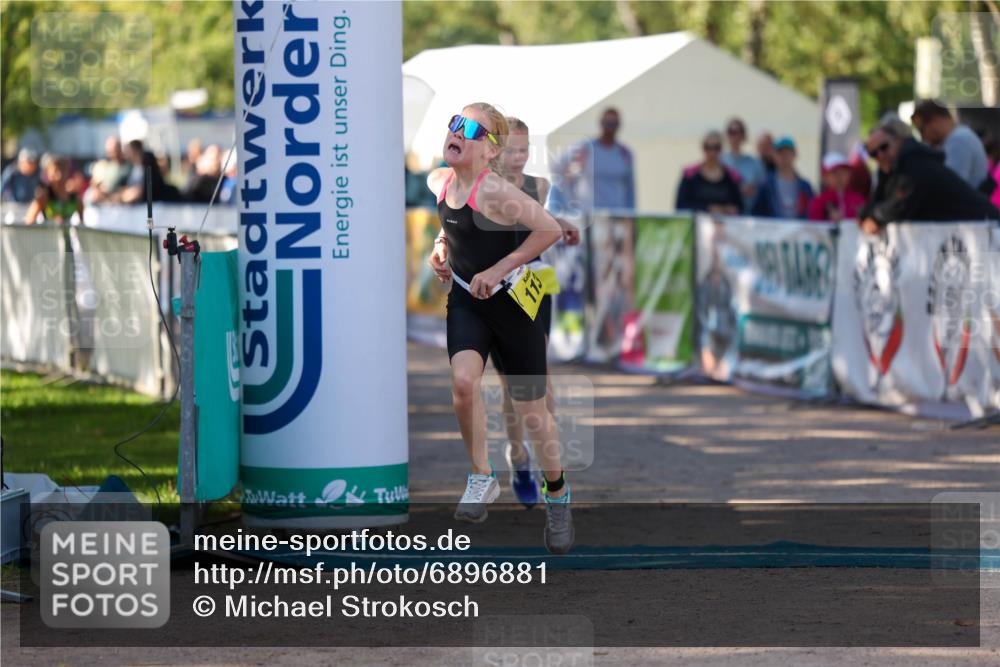 01.09.2024 - 17. Tribühne Triathlon Michael Strokosch http://msf.ph/oto/6896881 01.09.2024 09:50:17 Ziel 77, 104, 113 meine-sportfotos.de