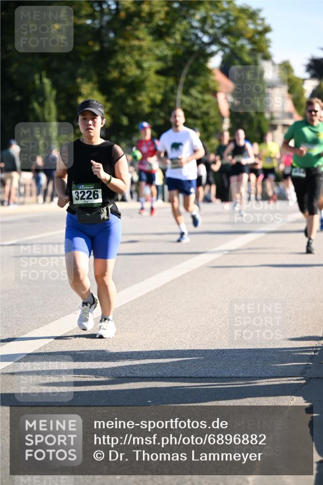 01.09.2024 - BARMER Alsterlauf Dr. Thomas Lammeyer http://msf.ph/oto/6896882 01.09.2024 09:35:14 Laufen 3226 meine-sportfotos.de