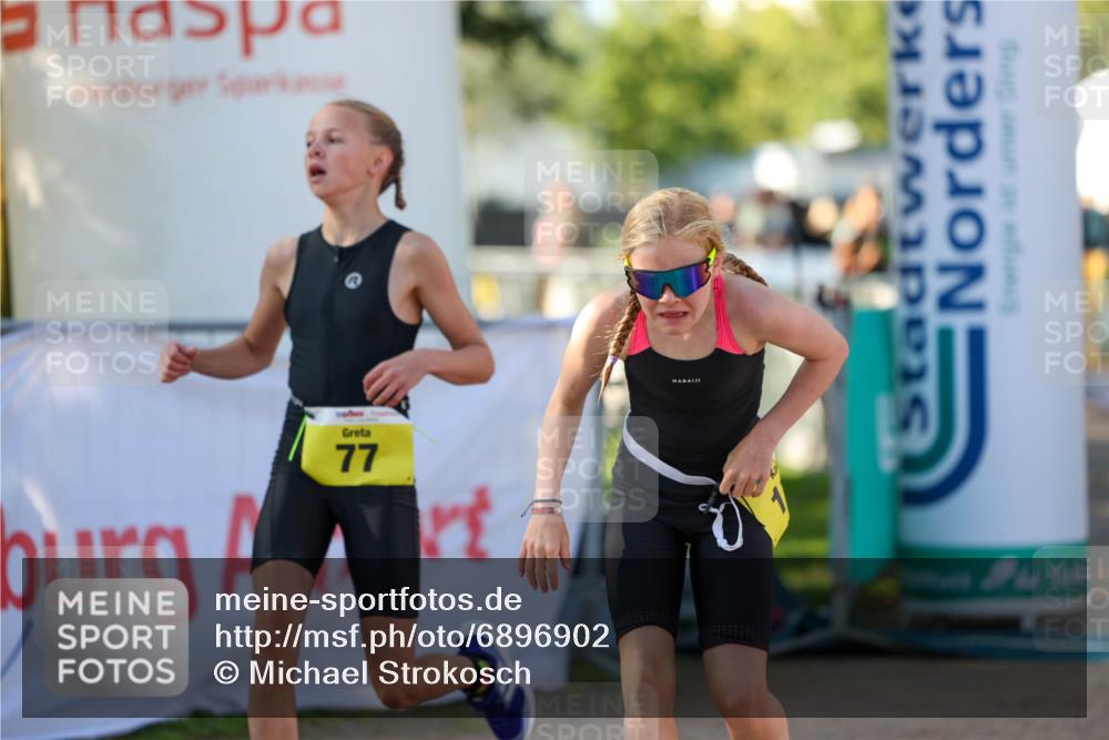 01.09.2024 - 17. Tribühne Triathlon Michael Strokosch http://msf.ph/oto/6896902 01.09.2024 09:50:19 Ziel 77, 104, 113 meine-sportfotos.de