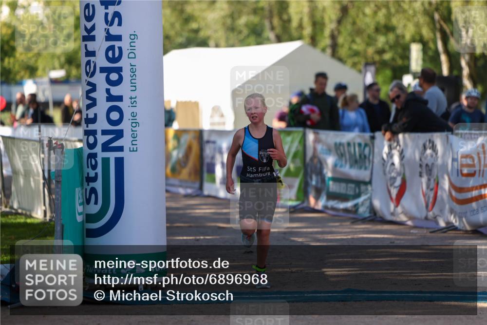 01.09.2024 - 17. Tribühne Triathlon Michael Strokosch http://msf.ph/oto/6896968 01.09.2024 09:50:38 Ziel 63, 78, 79, 100 meine-sportfotos.de