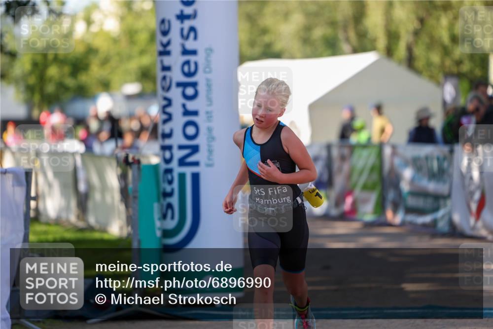 01.09.2024 - 17. Tribühne Triathlon Michael Strokosch http://msf.ph/oto/6896990 01.09.2024 09:50:40 Ziel 63, 78, 79, 100 meine-sportfotos.de