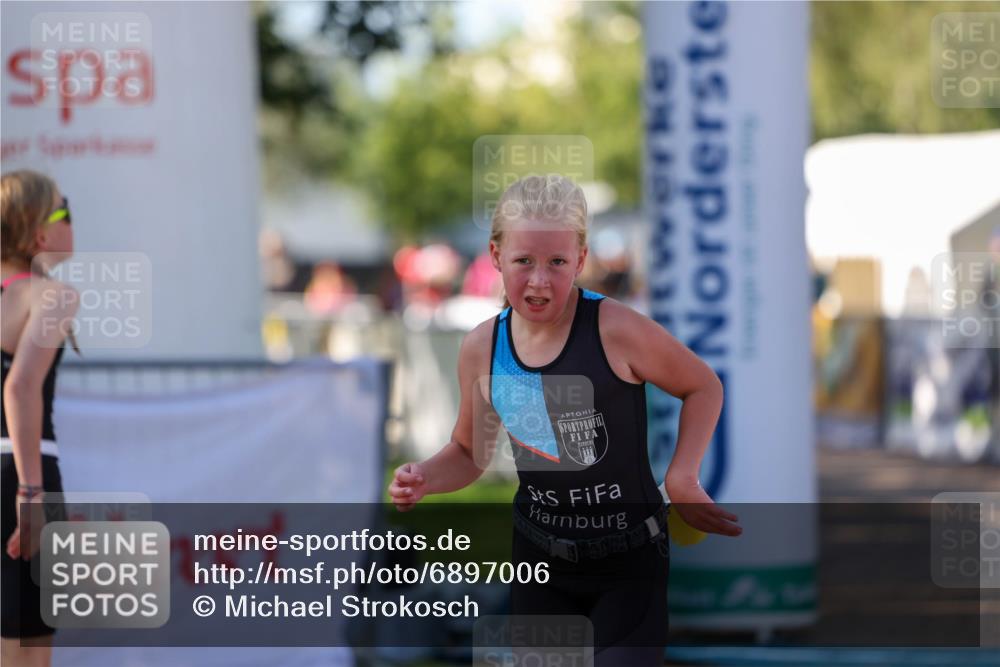 01.09.2024 - 17. Tribühne Triathlon Michael Strokosch http://msf.ph/oto/6897006 01.09.2024 09:50:40 Ziel 63, 78, 79, 100 meine-sportfotos.de