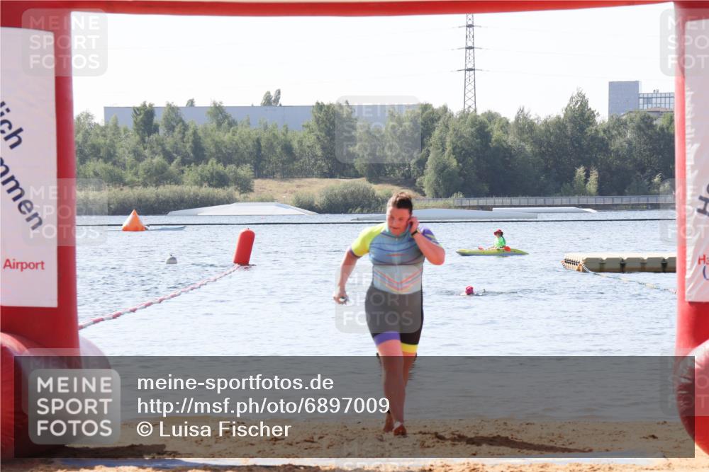 01.09.2024 - 17. Tribühne Triathlon Luisa Fischer http://msf.ph/oto/6897009 01.09.2024 11:34:24 Schwimmen 533 meine-sportfotos.de