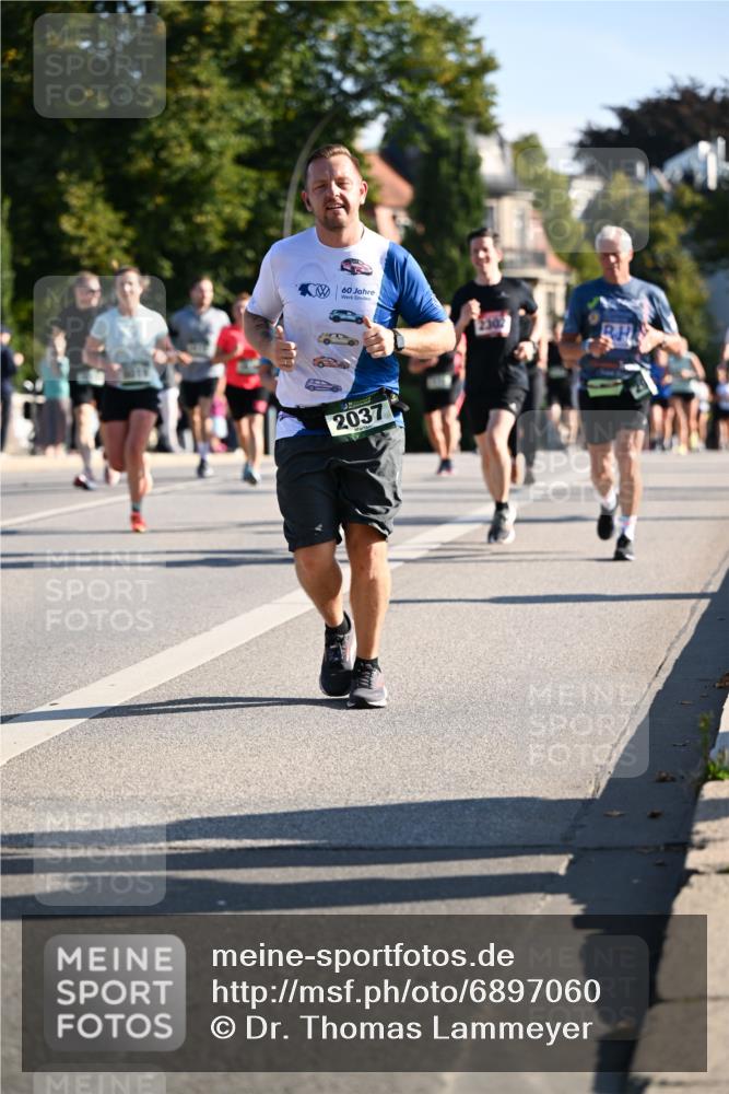 01.09.2024 - BARMER Alsterlauf Dr. Thomas Lammeyer http://msf.ph/oto/6897060 01.09.2024 09:35:23 Laufen 60, 2037 meine-sportfotos.de