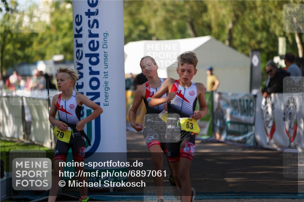 01.09.2024 - 17. Tribühne Triathlon Michael Strokosch http://msf.ph/oto/6897061 01.09.2024 09:50:45 Ziel 63, 78, 79 meine-sportfotos.de