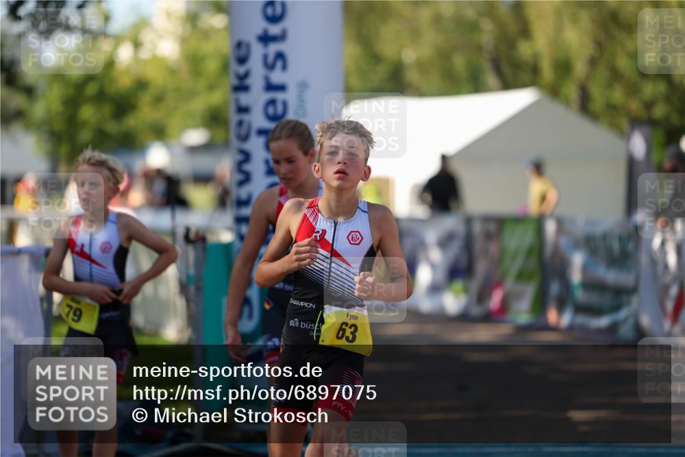 01.09.2024 - 17. Tribühne Triathlon Michael Strokosch http://msf.ph/oto/6897075 01.09.2024 09:50:46 Ziel 63, 78, 79 meine-sportfotos.de