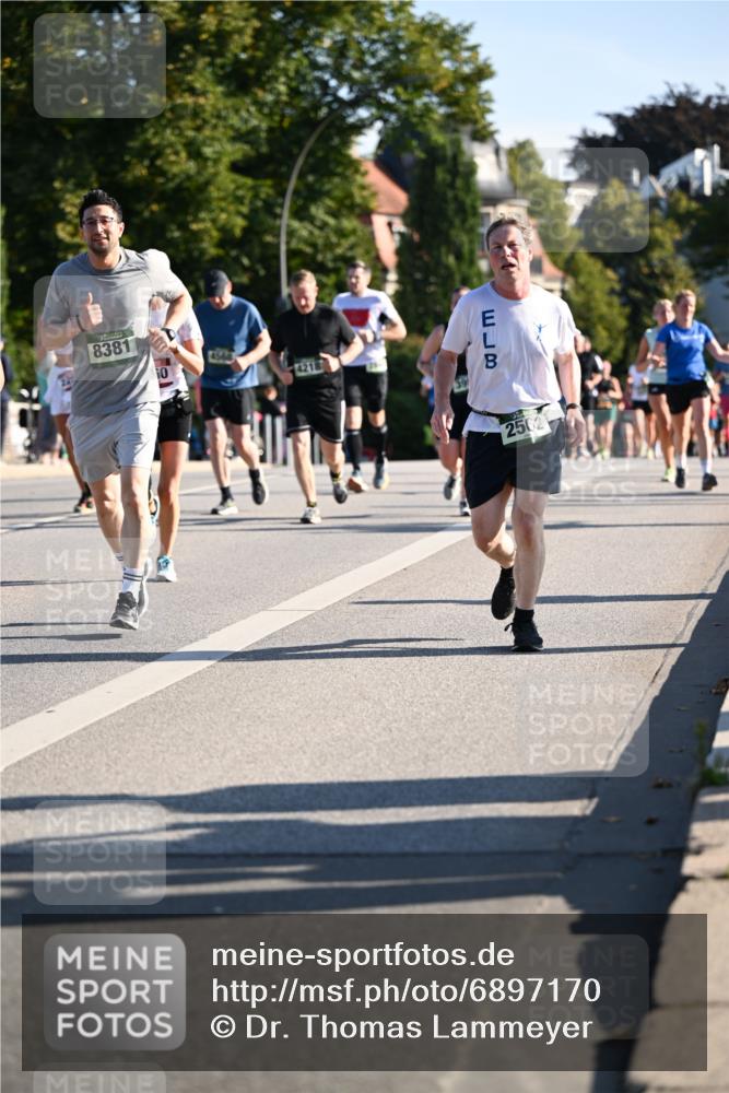 01.09.2024 - BARMER Alsterlauf Dr. Thomas Lammeyer http://msf.ph/oto/6897170 01.09.2024 09:35:30 Laufen 8381, 60, 2562 meine-sportfotos.de