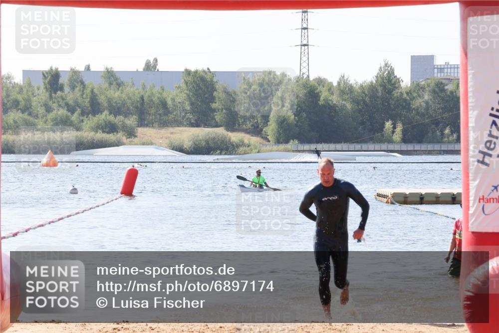 01.09.2024 - 17. Tribühne Triathlon Luisa Fischer http://msf.ph/oto/6897174 01.09.2024 11:38:57 Schwimmen 607 meine-sportfotos.de