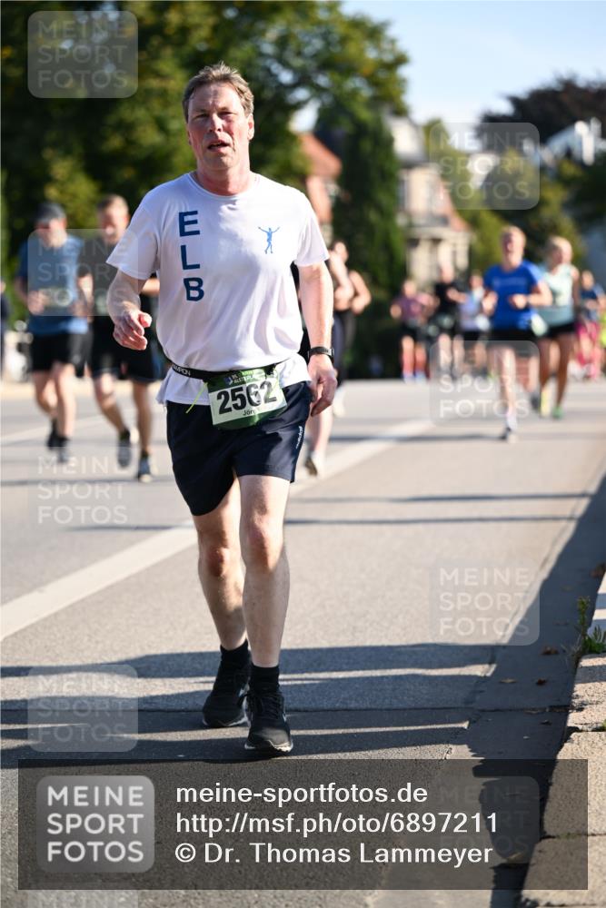01.09.2024 - BARMER Alsterlauf Dr. Thomas Lammeyer http://msf.ph/oto/6897211 01.09.2024 09:35:32 Laufen 2562 meine-sportfotos.de