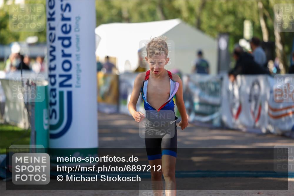 01.09.2024 - 17. Tribühne Triathlon Michael Strokosch http://msf.ph/oto/6897212 01.09.2024 09:51:00 Ziel 81, 87 meine-sportfotos.de