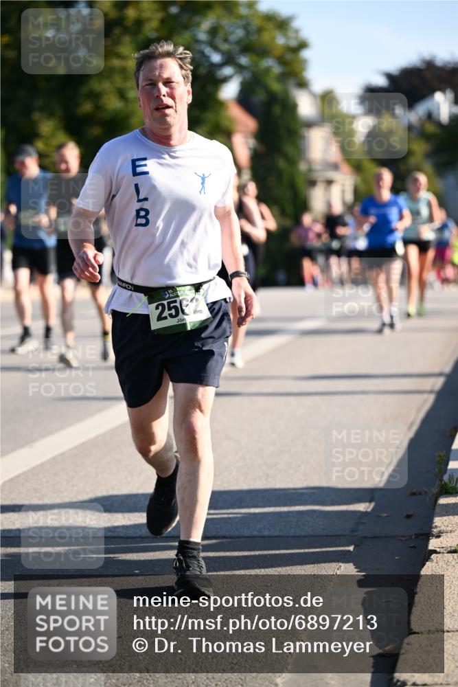 01.09.2024 - BARMER Alsterlauf Dr. Thomas Lammeyer http://msf.ph/oto/6897213 01.09.2024 09:35:32 Laufen 2562 meine-sportfotos.de