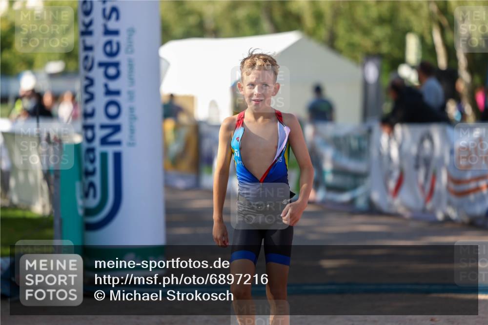 01.09.2024 - 17. Tribühne Triathlon Michael Strokosch http://msf.ph/oto/6897216 01.09.2024 09:51:01 Ziel 87 meine-sportfotos.de