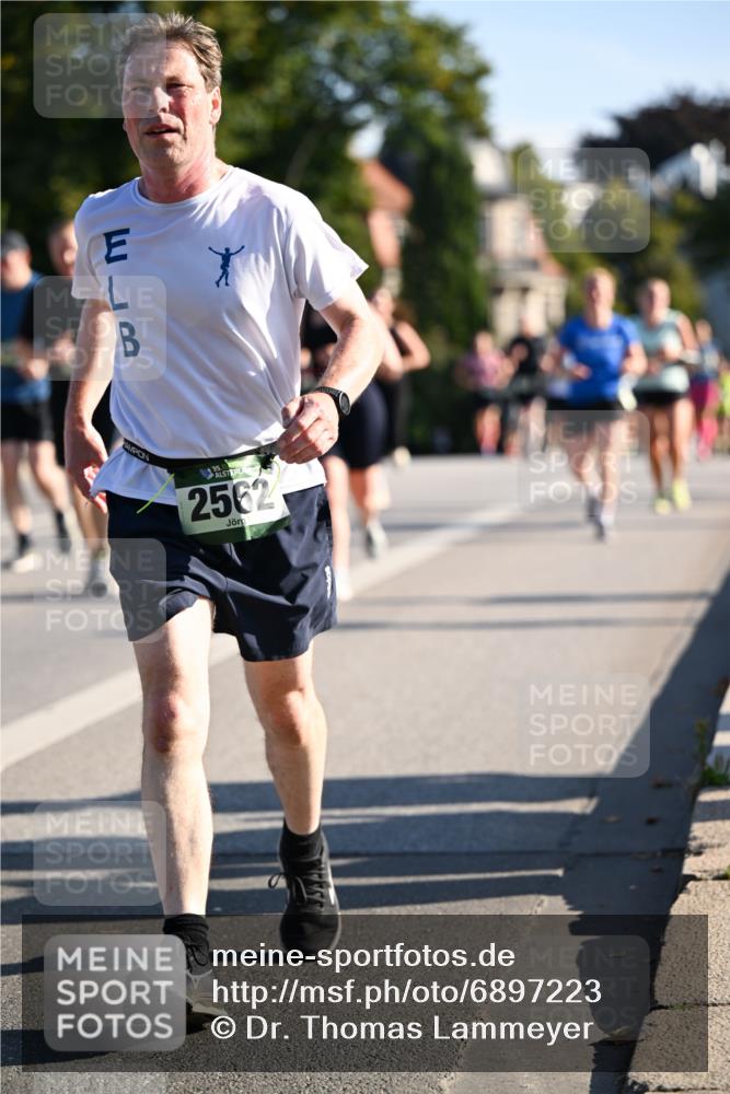 01.09.2024 - BARMER Alsterlauf Dr. Thomas Lammeyer http://msf.ph/oto/6897223 01.09.2024 09:35:32 Laufen 2562 meine-sportfotos.de