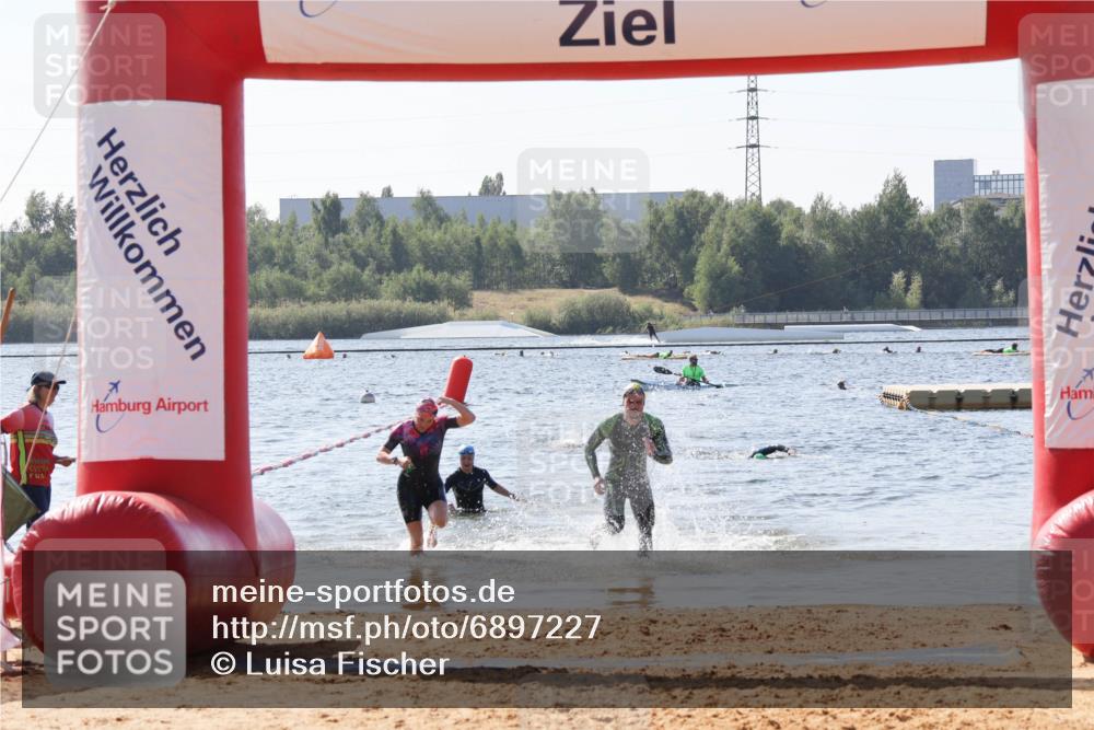 01.09.2024 - 17. Tribühne Triathlon Luisa Fischer http://msf.ph/oto/6897227 01.09.2024 11:40:11 Schwimmen 646, 712 meine-sportfotos.de