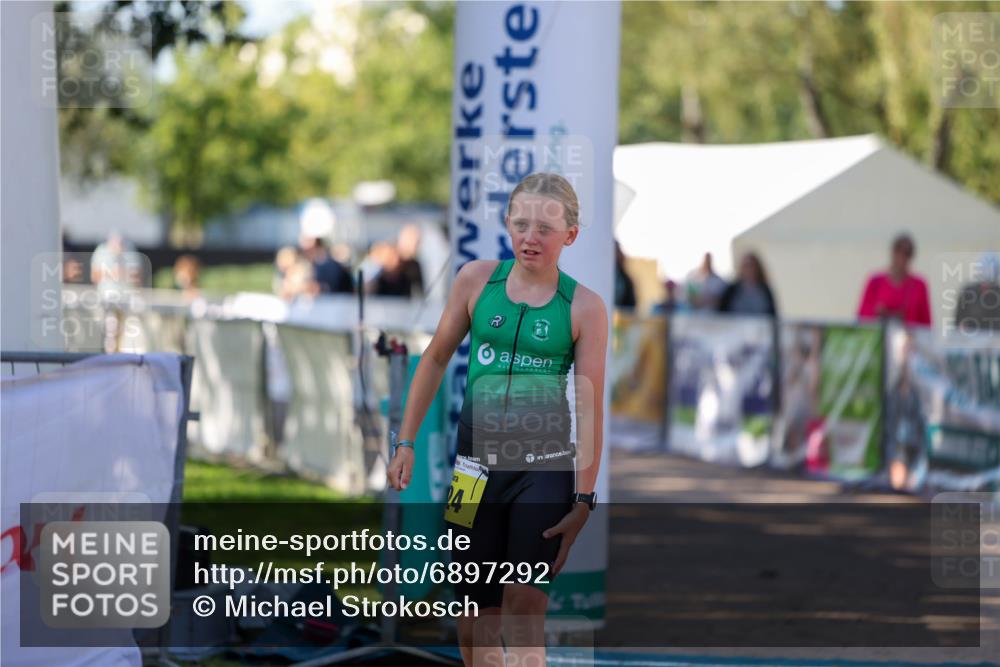 01.09.2024 - 17. Tribühne Triathlon Michael Strokosch http://msf.ph/oto/6897292 01.09.2024 09:51:32 Ziel 124 meine-sportfotos.de