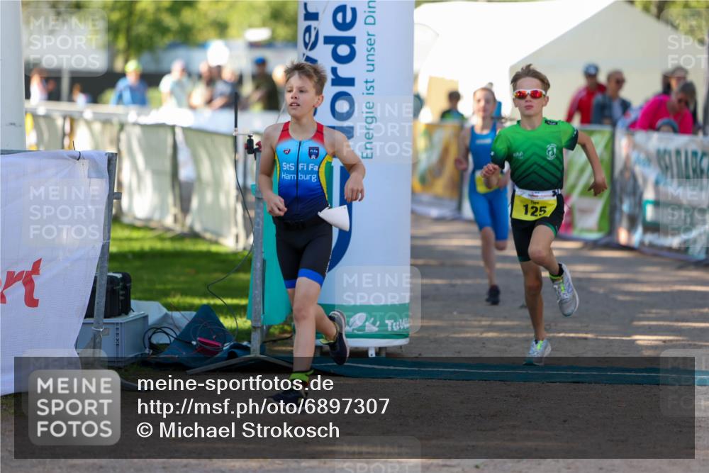 01.09.2024 - 17. Tribühne Triathlon Michael Strokosch http://msf.ph/oto/6897307 01.09.2024 09:51:42 Ziel 96, 112, 125 meine-sportfotos.de