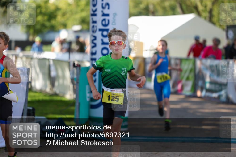 01.09.2024 - 17. Tribühne Triathlon Michael Strokosch http://msf.ph/oto/6897321 01.09.2024 09:51:43 Ziel 96, 112, 125 meine-sportfotos.de