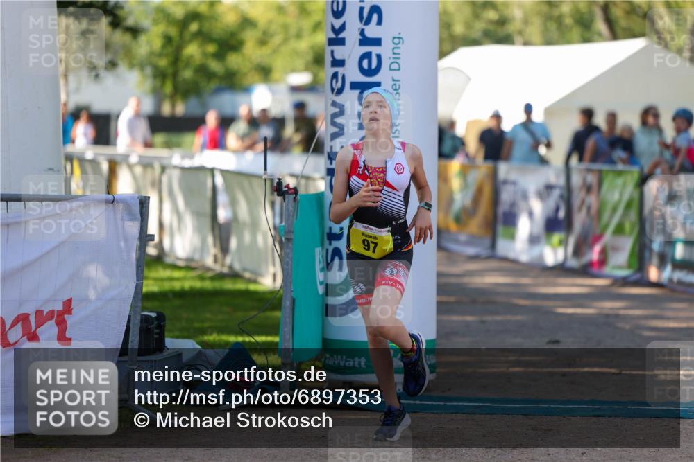 01.09.2024 - 17. Tribühne Triathlon Michael Strokosch http://msf.ph/oto/6897353 01.09.2024 09:51:53 Ziel 97 meine-sportfotos.de