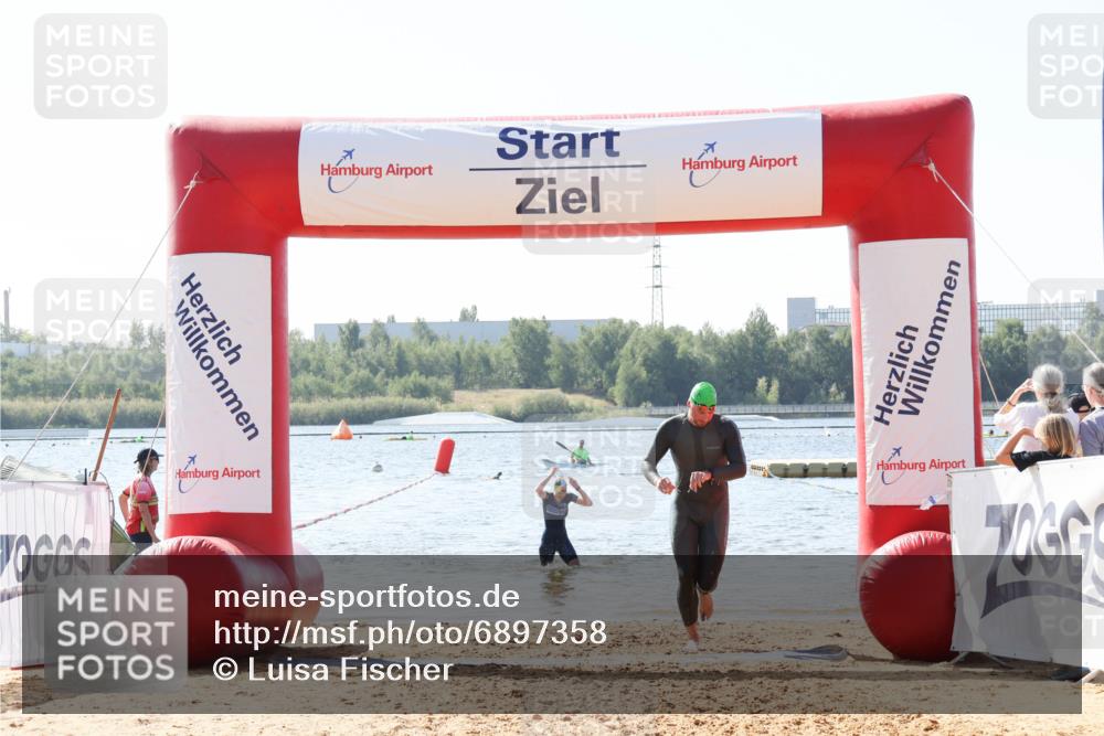 01.09.2024 - 17. Tribühne Triathlon Luisa Fischer http://msf.ph/oto/6897358 01.09.2024 11:40:34 Schwimmen 629, 666 meine-sportfotos.de