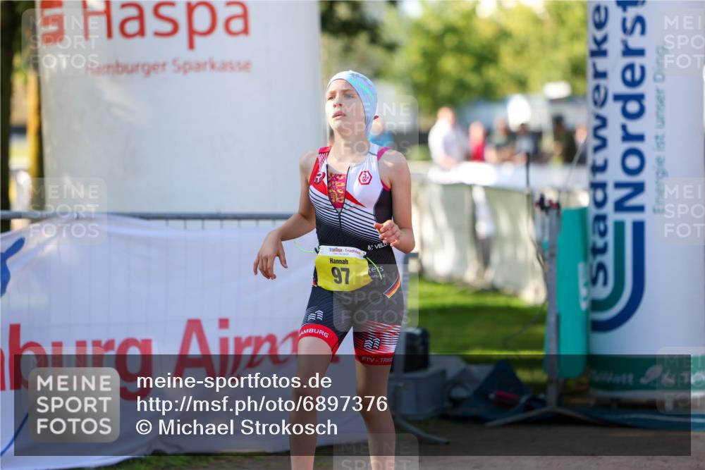 01.09.2024 - 17. Tribühne Triathlon Michael Strokosch http://msf.ph/oto/6897376 01.09.2024 09:51:54 Ziel 97 meine-sportfotos.de