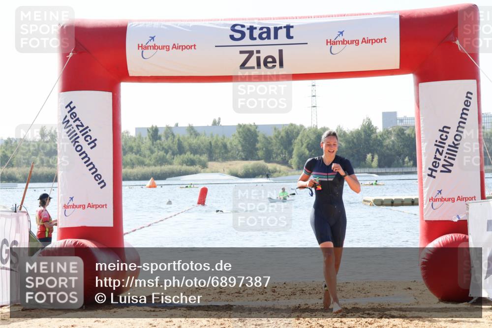 01.09.2024 - 17. Tribühne Triathlon Luisa Fischer http://msf.ph/oto/6897387 01.09.2024 11:40:43 Schwimmen 629, 666 meine-sportfotos.de