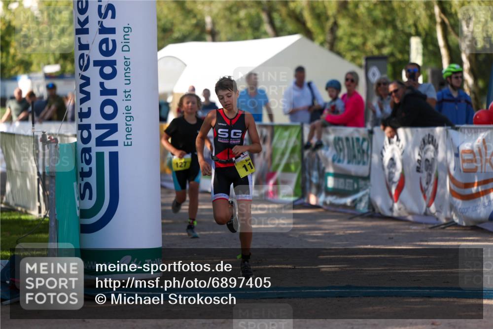 01.09.2024 - 17. Tribühne Triathlon Michael Strokosch http://msf.ph/oto/6897405 01.09.2024 09:52:09 Ziel 110, 127 meine-sportfotos.de