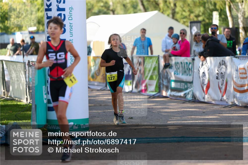 01.09.2024 - 17. Tribühne Triathlon Michael Strokosch http://msf.ph/oto/6897417 01.09.2024 09:52:11 Ziel 110, 127 meine-sportfotos.de
