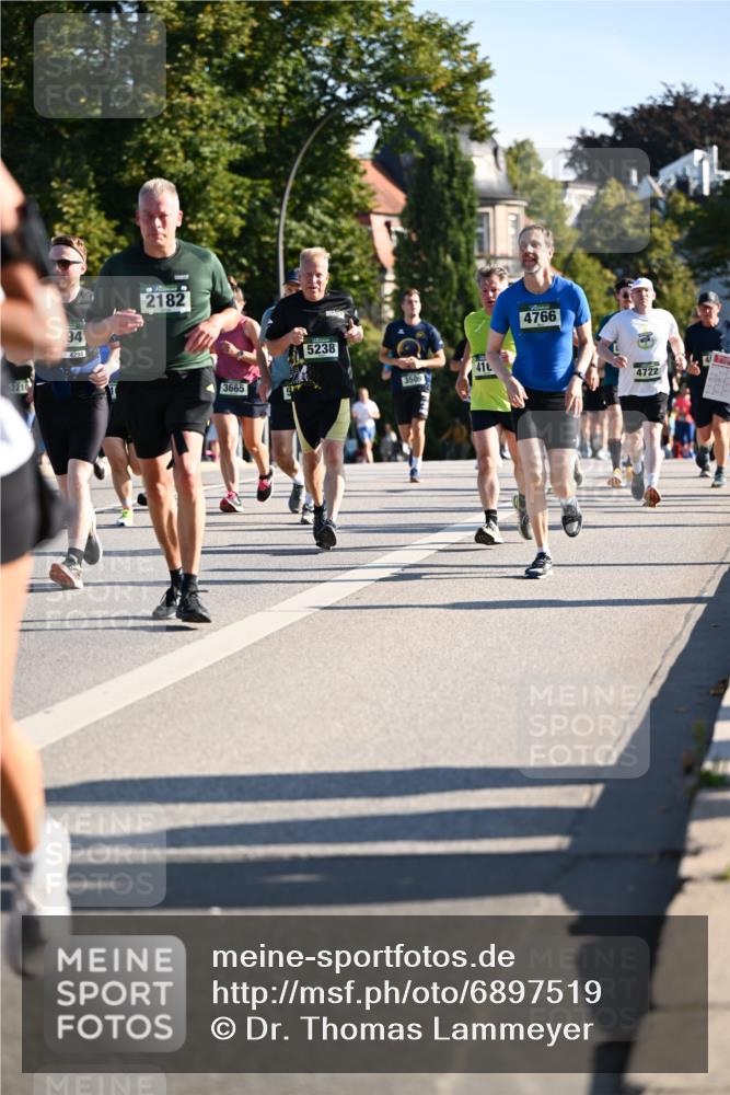 01.09.2024 - BARMER Alsterlauf Dr. Thomas Lammeyer http://msf.ph/oto/6897519 01.09.2024 09:35:45 Laufen 2210, 94, 4294, 2182, 3665, 5238, 3509, 410, 4766, 4722 meine-sportfotos.de