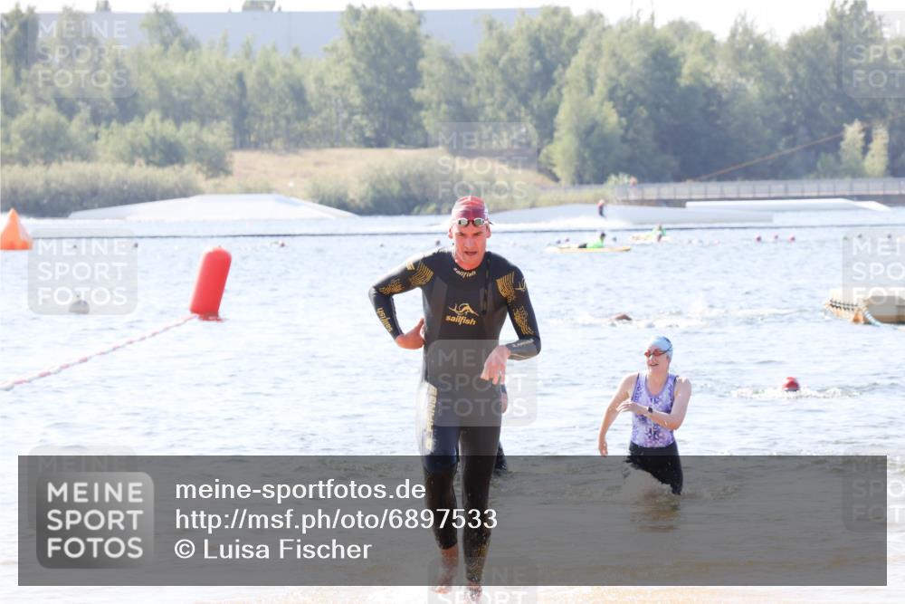01.09.2024 - 17. Tribühne Triathlon Luisa Fischer http://msf.ph/oto/6897533 01.09.2024 11:41:48 Schwimmen 572, 582, 689, 701 meine-sportfotos.de