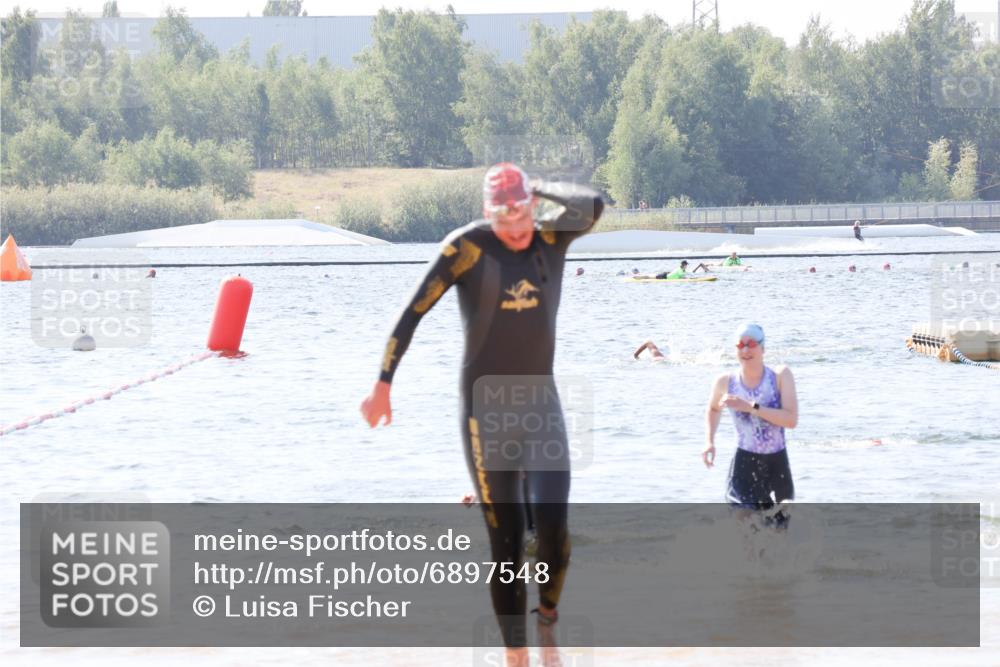 01.09.2024 - 17. Tribühne Triathlon Luisa Fischer http://msf.ph/oto/6897548 01.09.2024 11:41:49 Schwimmen 572, 582, 689, 701 meine-sportfotos.de