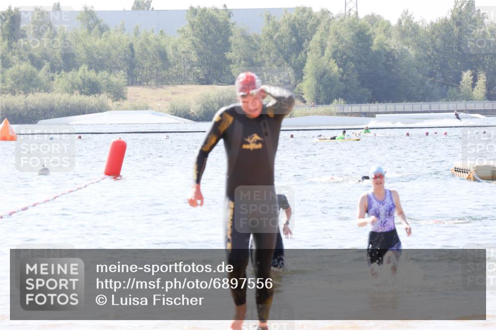 01.09.2024 - 17. Tribühne Triathlon Luisa Fischer http://msf.ph/oto/6897556 01.09.2024 11:41:49 Schwimmen 572, 582, 689, 701 meine-sportfotos.de
