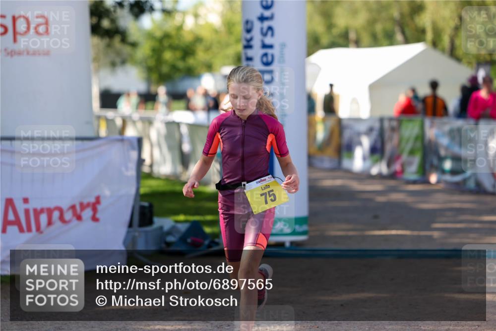 01.09.2024 - 17. Tribühne Triathlon Michael Strokosch http://msf.ph/oto/6897565 01.09.2024 09:53:59 Ziel 75 meine-sportfotos.de