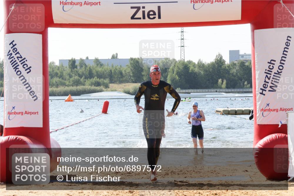 01.09.2024 - 17. Tribühne Triathlon Luisa Fischer http://msf.ph/oto/6897572 01.09.2024 11:41:51 Schwimmen 572, 582, 689, 701 meine-sportfotos.de
