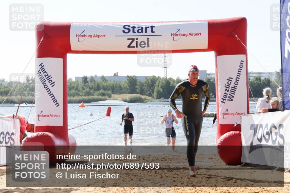 01.09.2024 - 17. Tribühne Triathlon Luisa Fischer http://msf.ph/oto/6897593 01.09.2024 11:41:52 Schwimmen 572, 582, 689, 701 meine-sportfotos.de