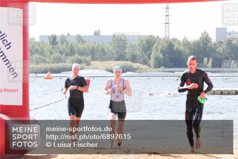 01.09.2024 - 17. Tribühne Triathlon Luisa Fischer http://msf.ph/oto/6897615 01.09.2024 11:41:54 Schwimmen 572, 582, 689, 701 meine-sportfotos.de