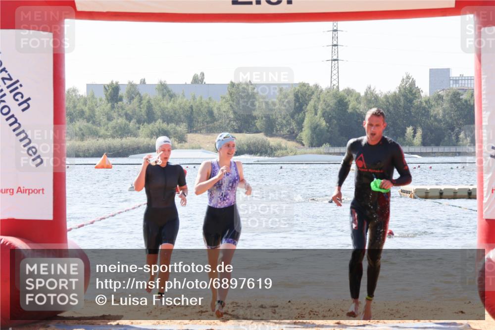 01.09.2024 - 17. Tribühne Triathlon Luisa Fischer http://msf.ph/oto/6897619 01.09.2024 11:41:55 Schwimmen 572, 582, 689, 701 meine-sportfotos.de