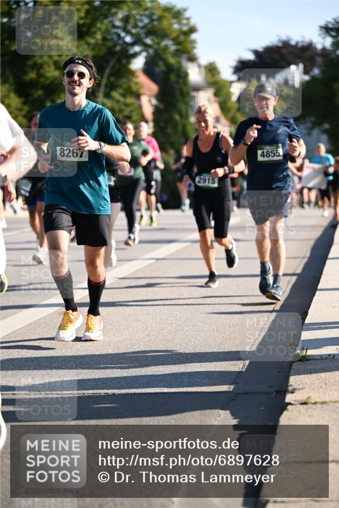 01.09.2024 - BARMER Alsterlauf Dr. Thomas Lammeyer http://msf.ph/oto/6897628 01.09.2024 09:35:51 Laufen 8267, 2915, 4855 meine-sportfotos.de