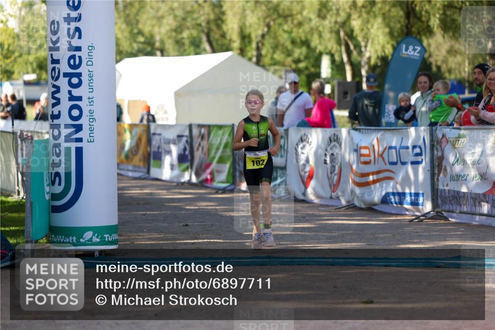 01.09.2024 - 17. Tribühne Triathlon Michael Strokosch http://msf.ph/oto/6897711 01.09.2024 09:54:20 Ziel 102 meine-sportfotos.de
