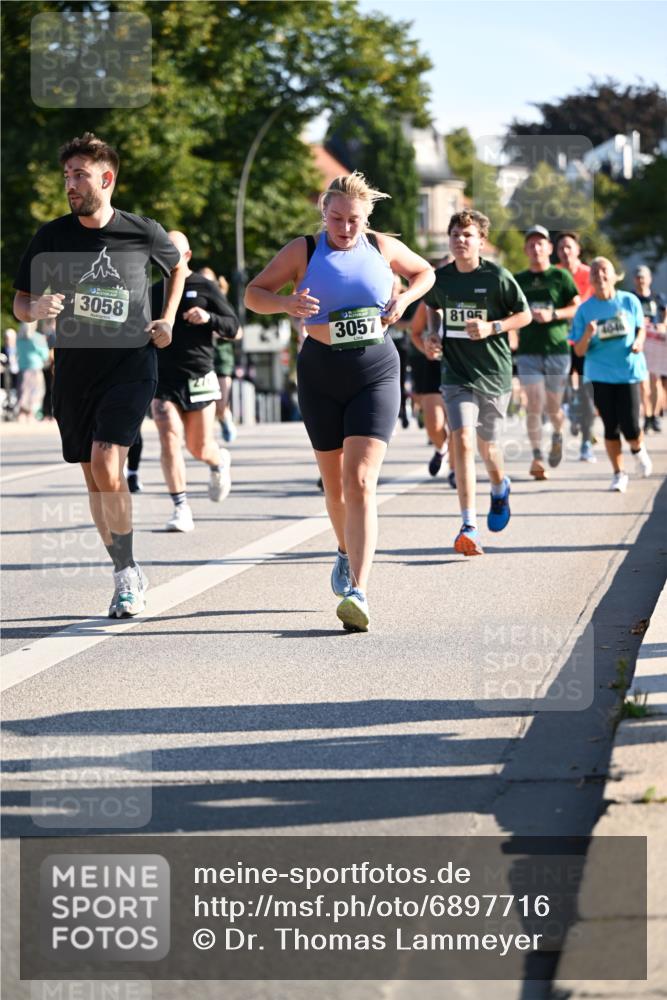 01.09.2024 - BARMER Alsterlauf Dr. Thomas Lammeyer http://msf.ph/oto/6897716 01.09.2024 09:35:56 Laufen 3058, 8195, 3057 meine-sportfotos.de
