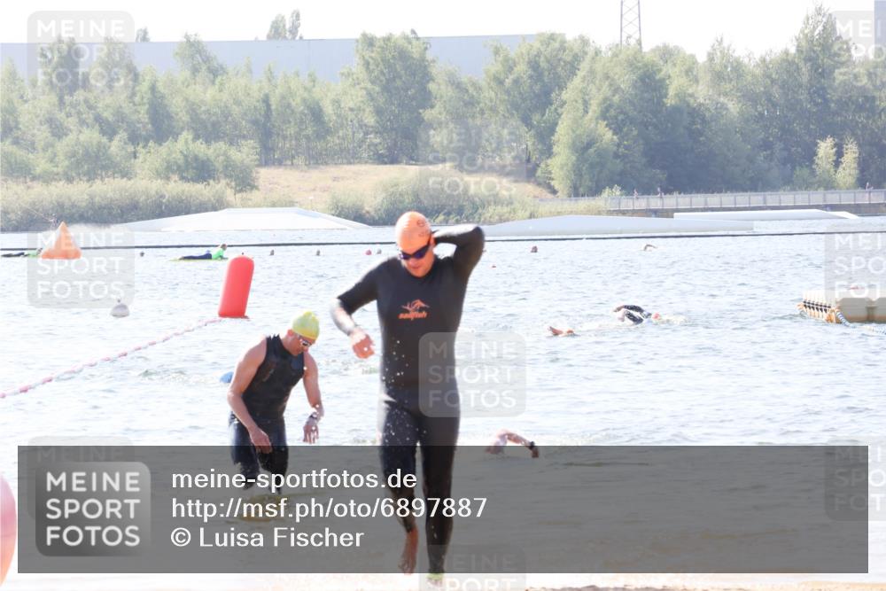 01.09.2024 - 17. Tribühne Triathlon Luisa Fischer http://msf.ph/oto/6897887 01.09.2024 11:43:02 Schwimmen 658, 686 meine-sportfotos.de